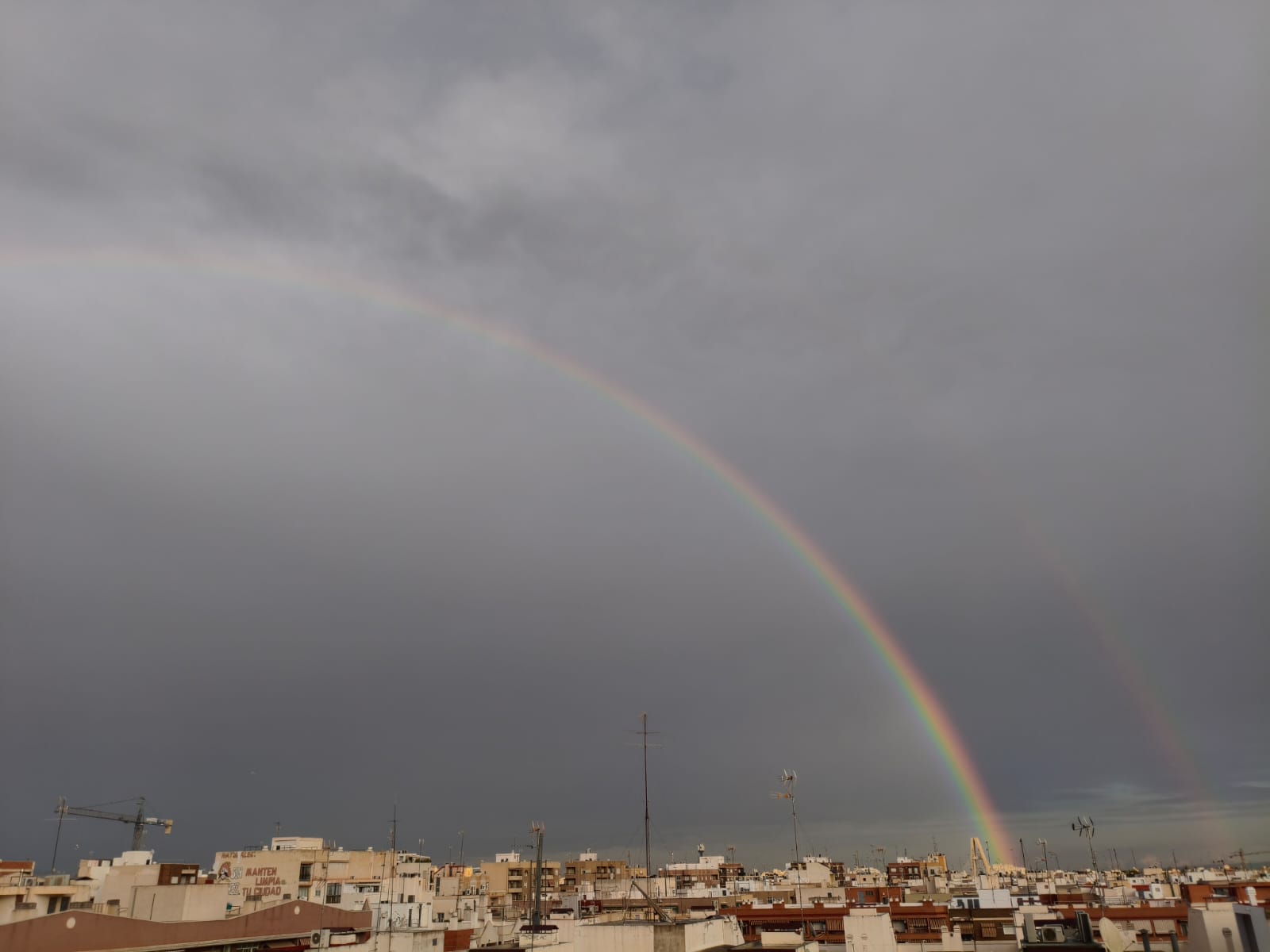 Arc de Sant Martí capturat al pas dels sistemes frontals de ponent.